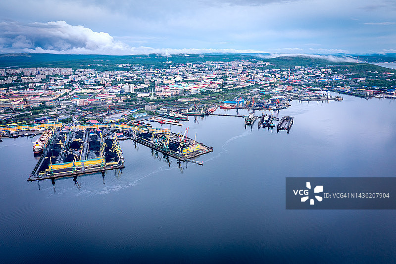 俄罗斯摩尔曼斯克港科拉湾全景航拍图片素材