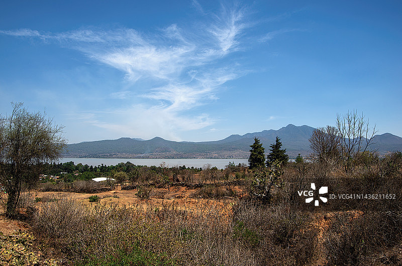 墨西哥米却肯州青聪灿的帕茨夸罗湖风光图片素材