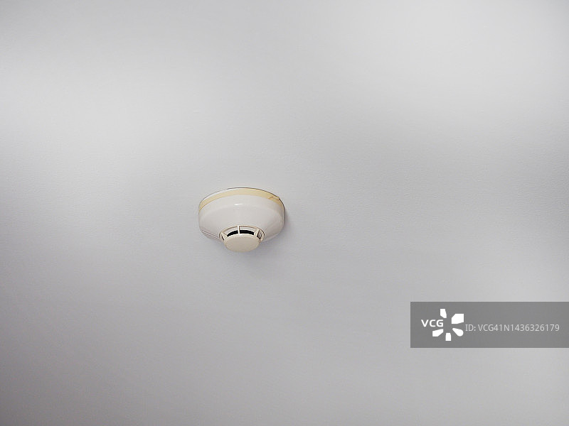 天花板上的烟雾探测器图片素材