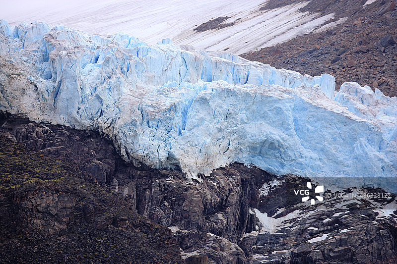加拿大北极地区的悬挂冰川图片素材