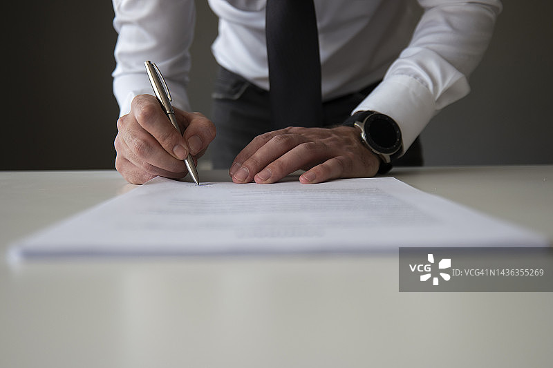 签署官方文件图片素材