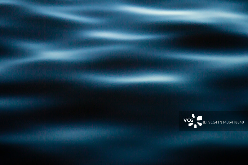 黄昏时分的水面特写图片素材