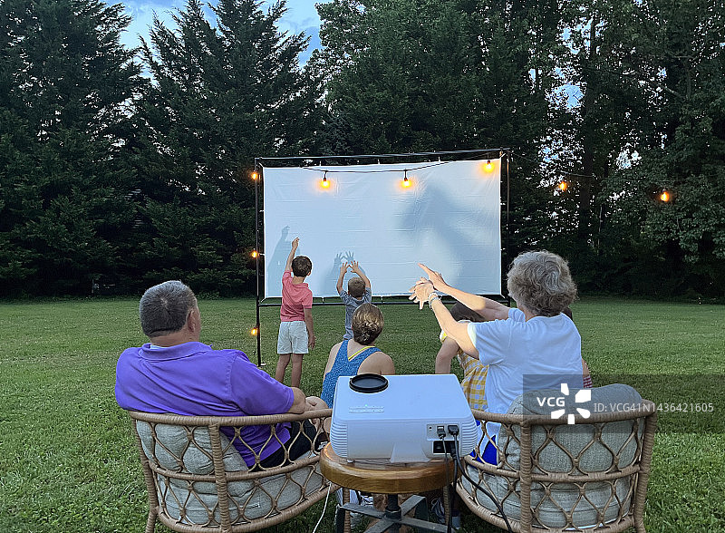 户外电影之夜和皮影戏图片素材