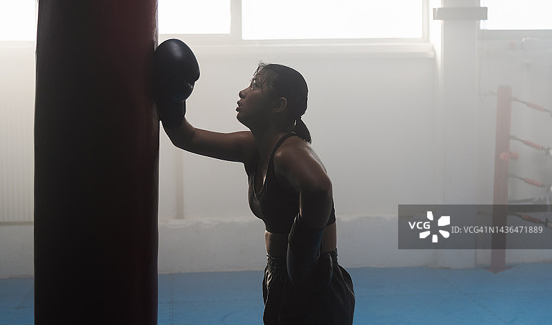 训练后感到疲惫图片素材