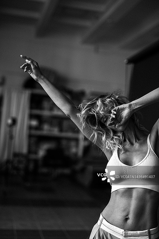 美丽的运动女人图片素材