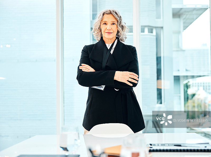 准备面试的中年女商人，招聘经理或人力资源主管，领导力图片素材