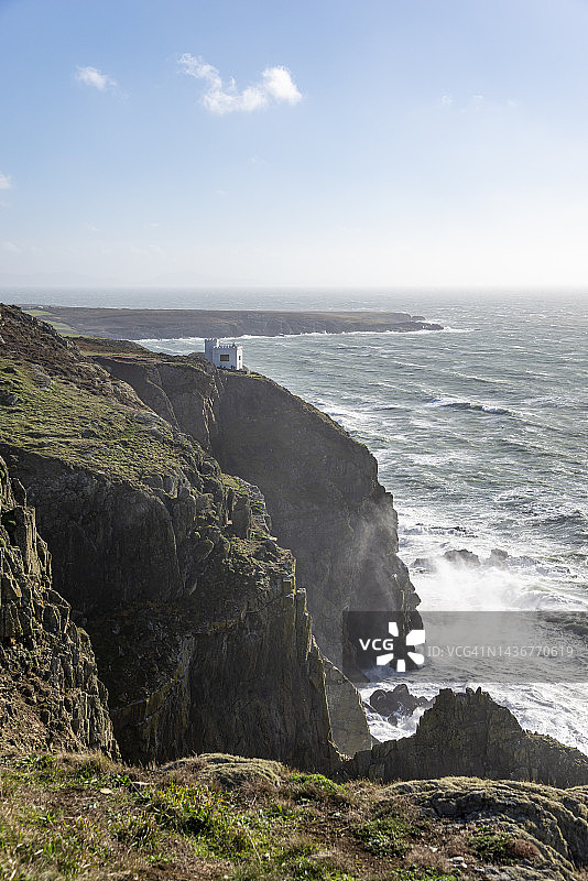 威尔士安格尔西霍伊黑德南栈灯塔附近的埃林塔图片素材