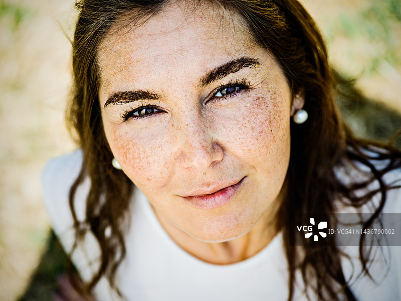 中年亚洲女人肖像图片素材