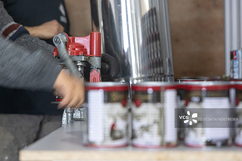 加拿大魁北克糖屋枫糖浆生产步骤图片素材