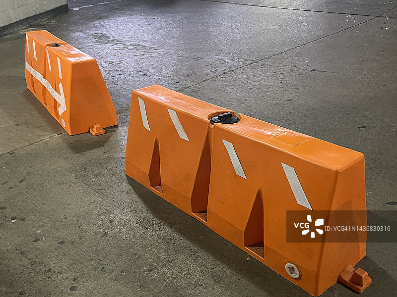 临时车辆路障 - 安保与施工图片素材