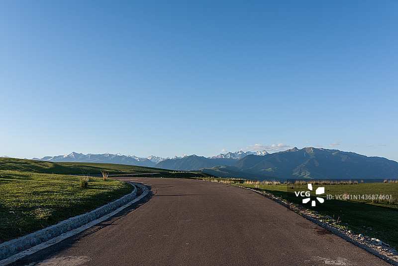新疆维吾尔自治区草原风光图片素材