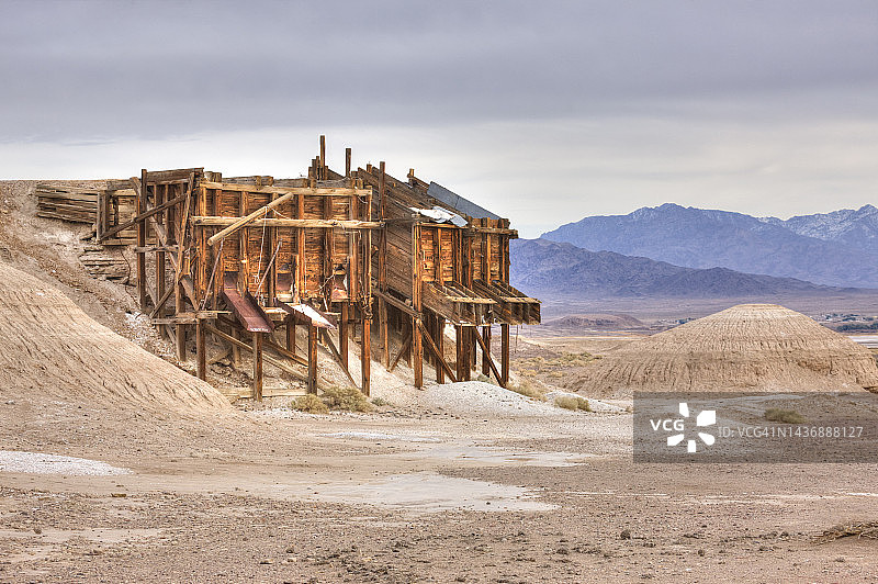 老式矿石分选箱图片素材