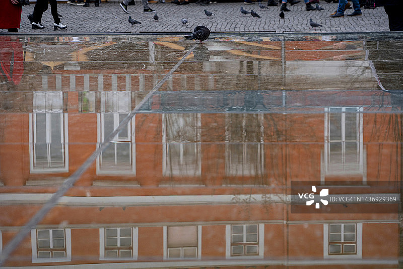 建筑物、城市、老建筑的倒影背景图片素材