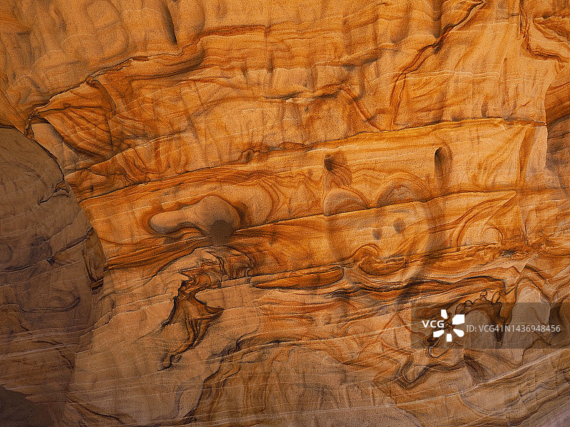 美国犹他州卡纳布89号公路沿线沙洞砂岩悬崖上的自然图案细节图片素材