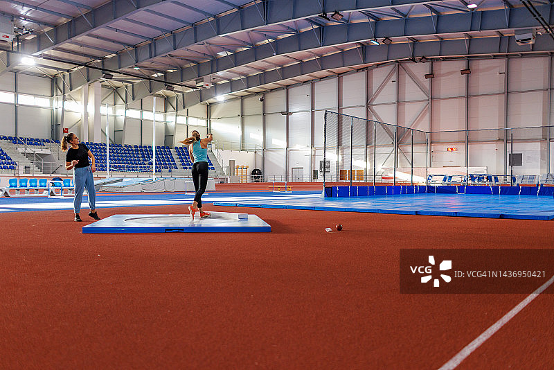 所有体育运动实践的核心概念：技巧与战术图片素材