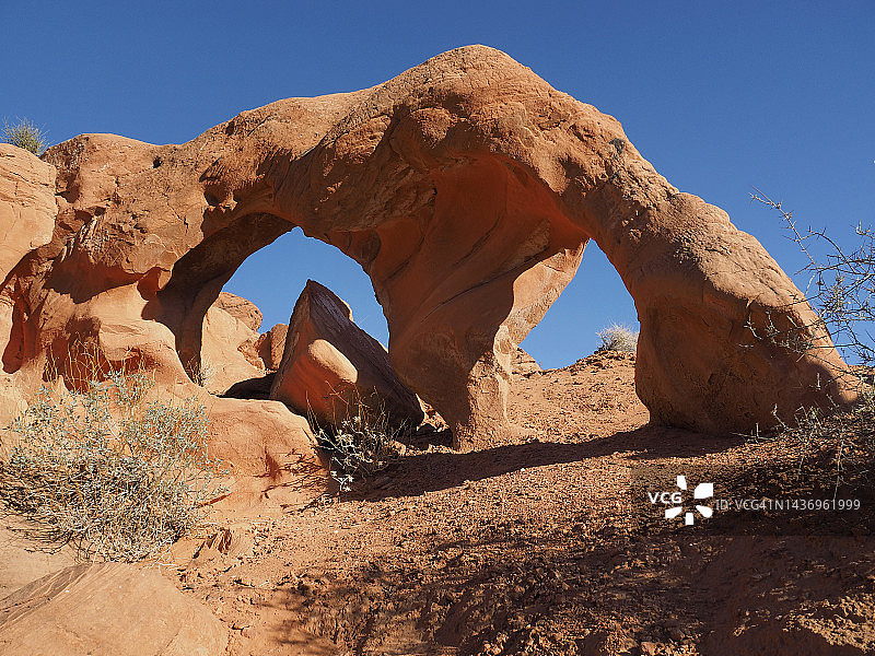 内华达州火焰谷州立公园的箭头拱门图片素材