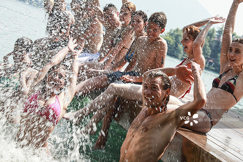在海滩的欢乐时光图片素材