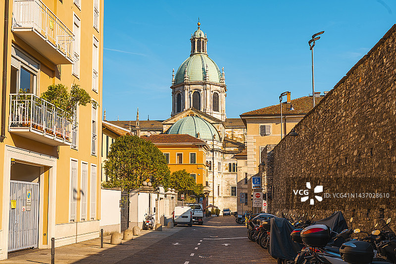 意大利科莫大教堂和老城区图片素材