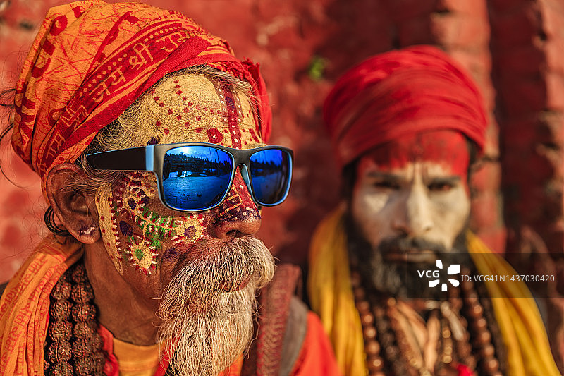 苦行僧 - 坐在寺庙里的印度圣人图片素材