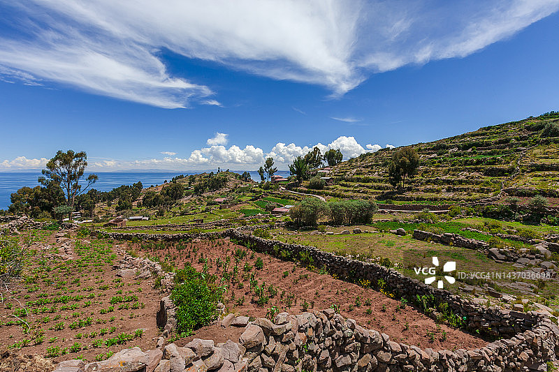 秘鲁普诺塔基勒岛的自然乡村景观图片素材