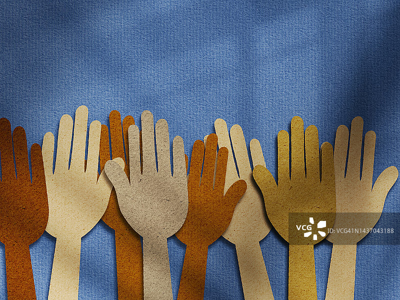 不同肤色的纸制手图片素材