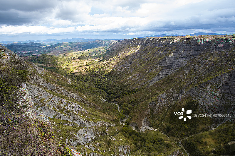 欧洲第二大瀑布出口处的深谷图片素材