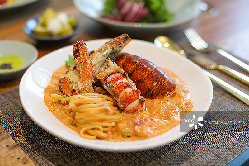 烹饪美食：意大利面、龙虾图片素材