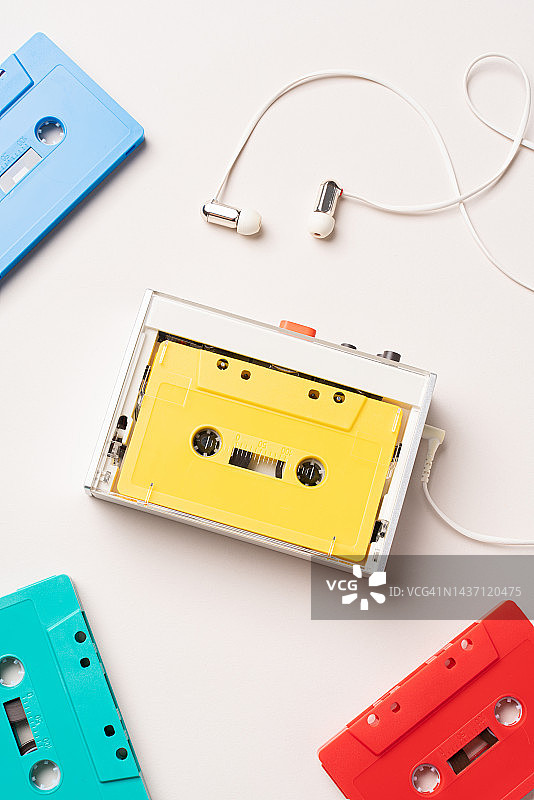 便携式音频卡带播放器和彩色卡带图片素材