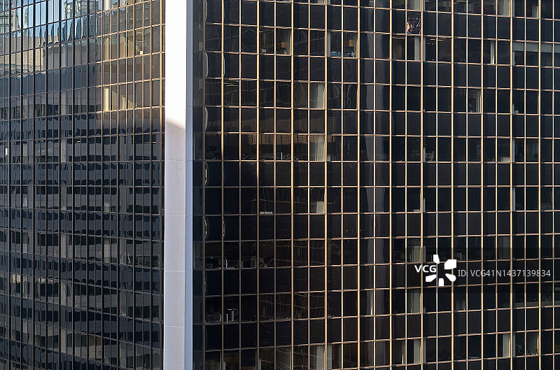 办公楼上的窗户图片素材