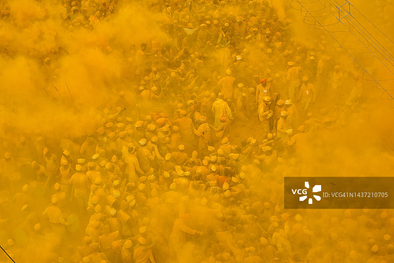 朝圣者参加在帕坦科多利举行的年度维特哈尔·比尔德夫游行图片素材