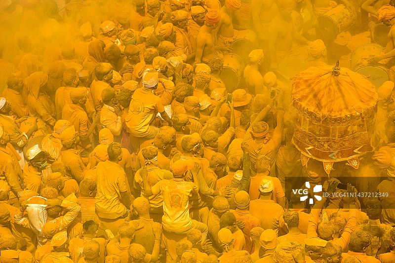 朝圣者参加在帕坦科多利举行的年度维特哈尔·比尔德夫游行图片素材
