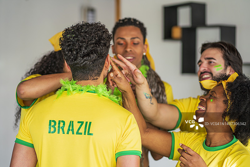 巴西足球队球迷脸绘国旗图片素材