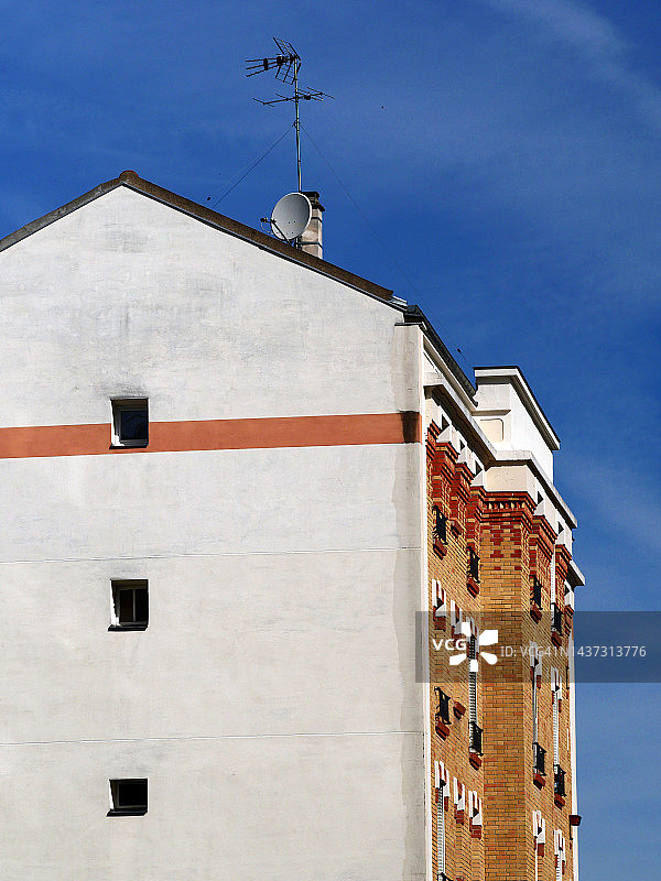 巴黎建筑的山墙和砖砌外墙特写图片素材