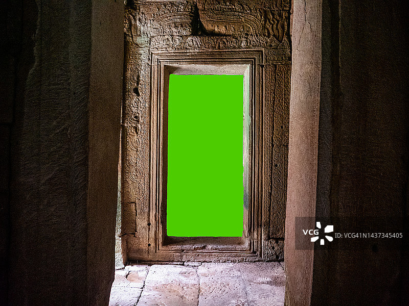 柬埔寨古代文明城市群中的绿色抠像寺庙宫殿入口中景，暹粒旧石门和通道图片素材
