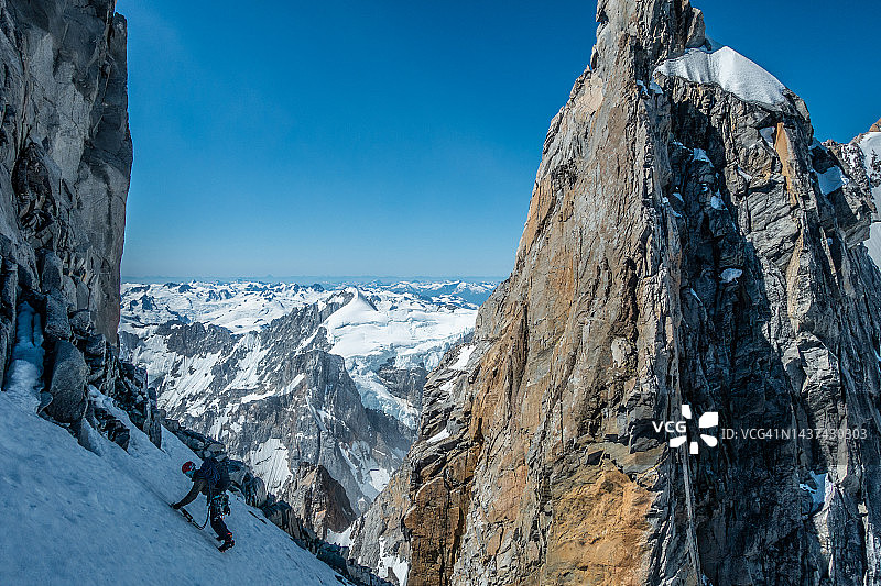 瓦丁顿山脉攀登图片素材