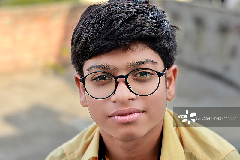 青少年学生肖像图片素材