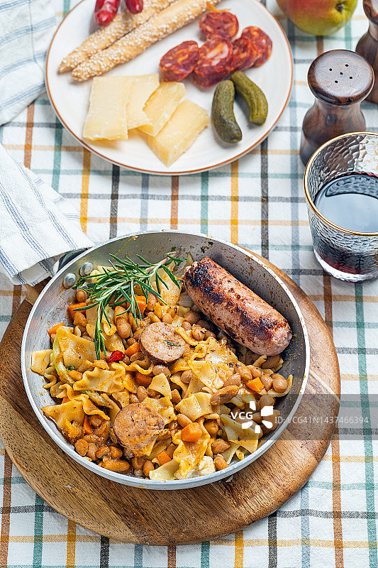 白腰豆香肠意面图片素材