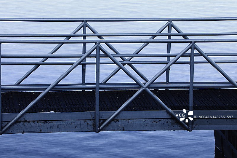 水上登船栈桥图片素材