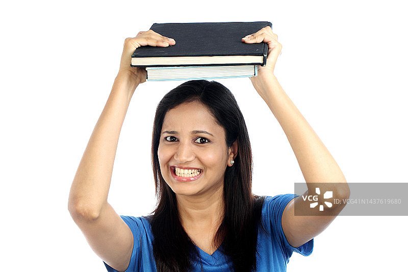 对着白色背景的沮丧的女学生图片素材