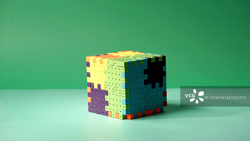 彩色魔方解谜商业解决方案概念图片素材