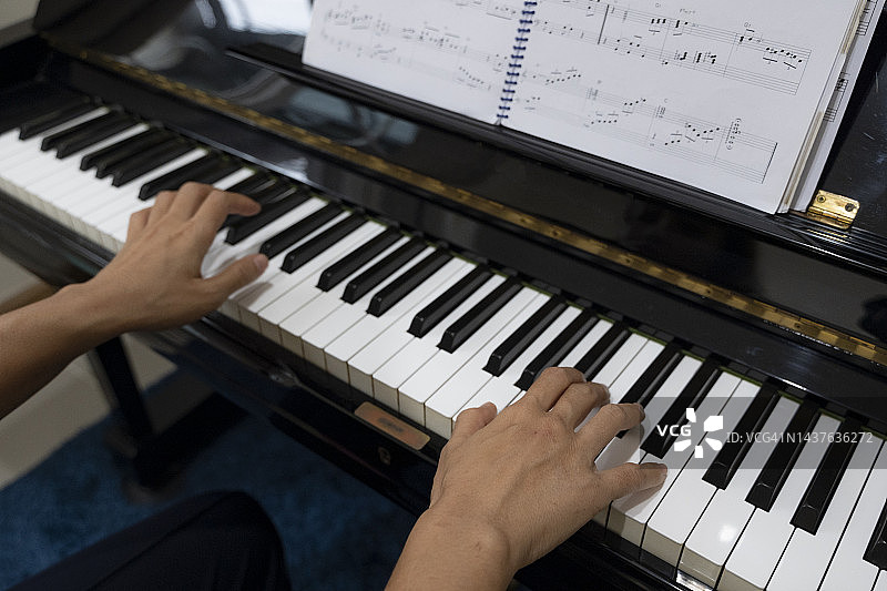 钢琴练习图片素材