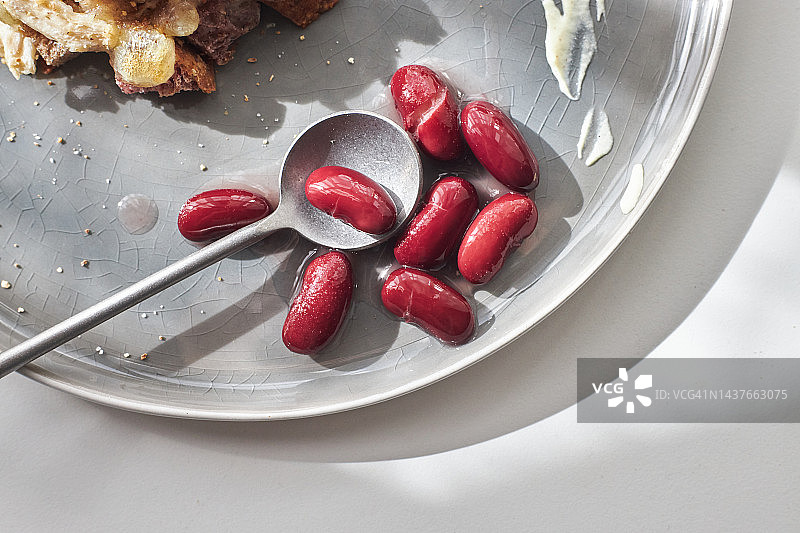 盘子里的红腰豆图片素材