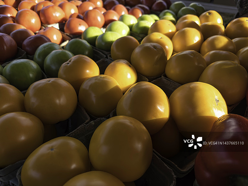 农贸市场上的各种番茄图片素材