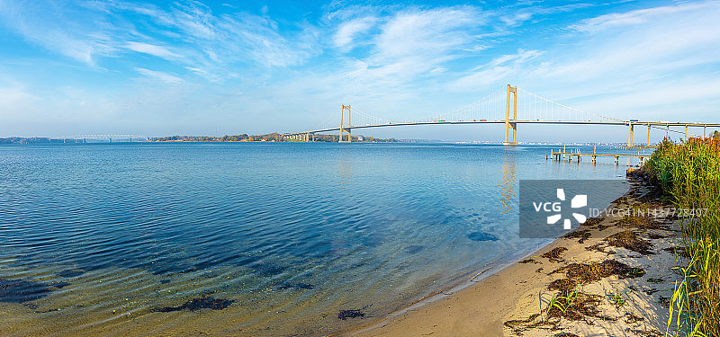 丹麦菲英岛上的小贝尔特桥图片素材