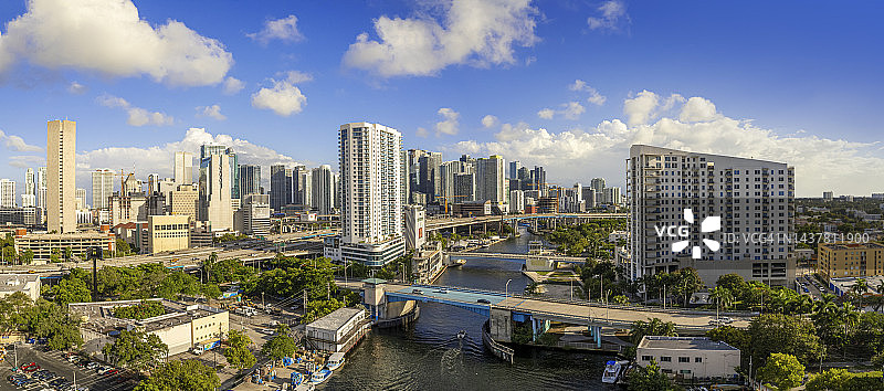 迈阿密河美丽一天的全景航拍图片素材