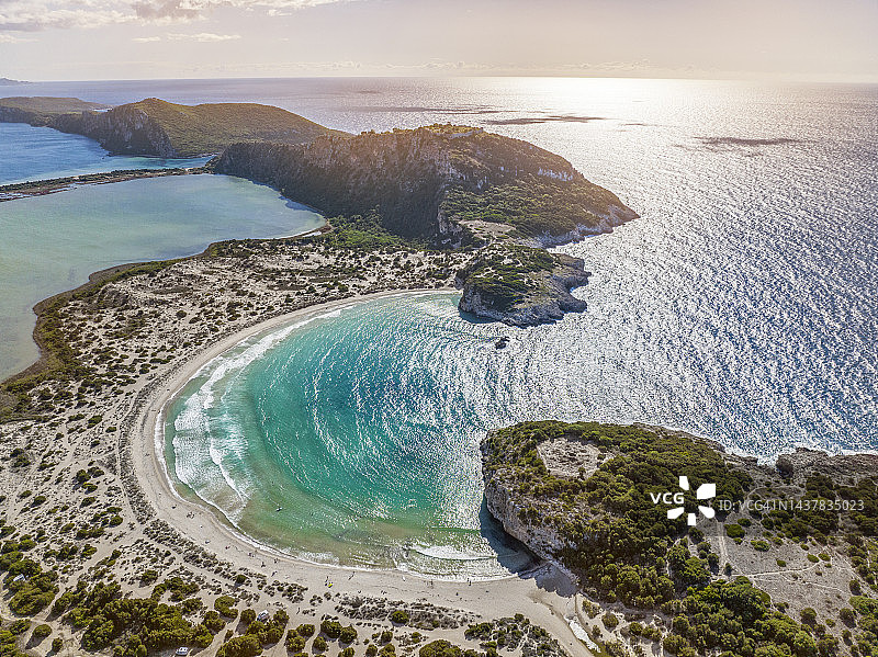 希腊墨西尼亚地区沃伊多基利亚海滩鸟瞰图片素材