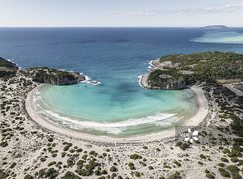 希腊墨西尼亚地区沃伊多基利亚海滩鸟瞰图片素材