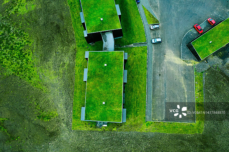 冰岛绿色屋顶可持续建筑的俯视图图片素材