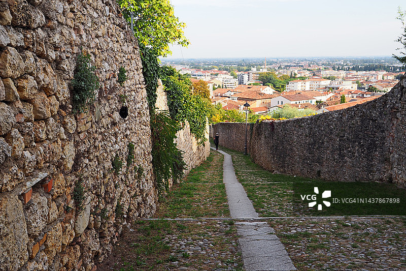 科内利亚诺城镇景观全景图片素材