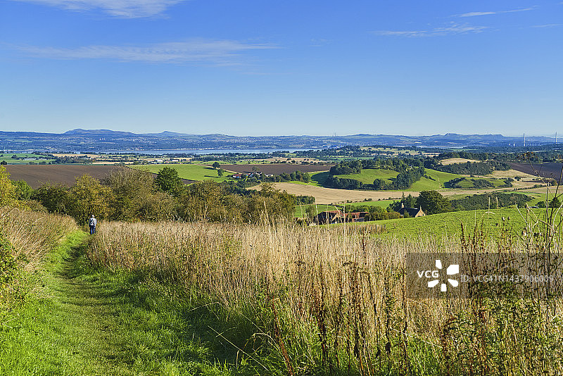 从比克雷格郊野公园眺望福斯河谷（英国苏格兰西洛锡安林利思戈附近）图片素材